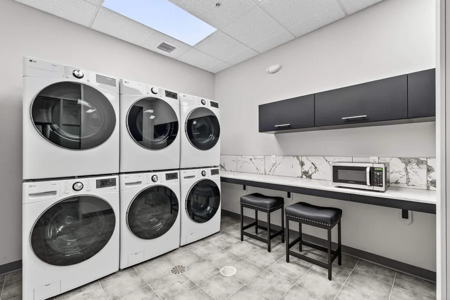 Wild Souls Salon Suites: Shared laundry area at Wild Souls Salon Suites